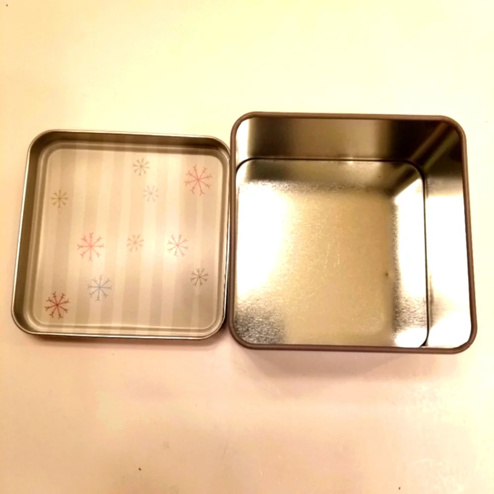 Fossil Reindeer Siver-tone Christmas Metallic Square Tin with Reindeer Design